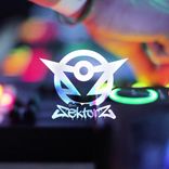 Portada para "Exploding Head"