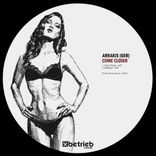 Portada para "Come Closer"