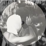 Artwork voor "She is"